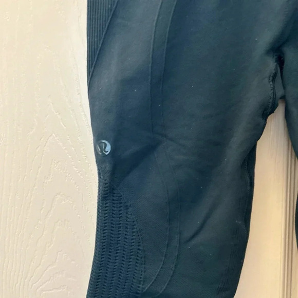 Lululemon Womens In The Flow Crop II Capri Leggings Green Jasper Size 4 - Picture 4 of 5